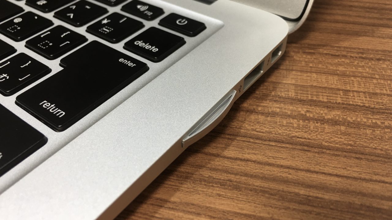 旧MacBook Airの容量不足はmicroSDアダプターで解消 
